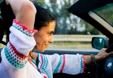5 věcí, bez kterých se žena v autě určitě neobejde