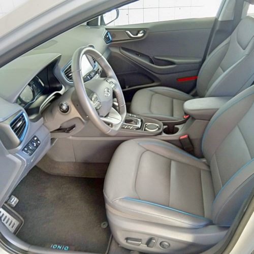 Hyundai Ioniq Hybrid přední sedadla 2