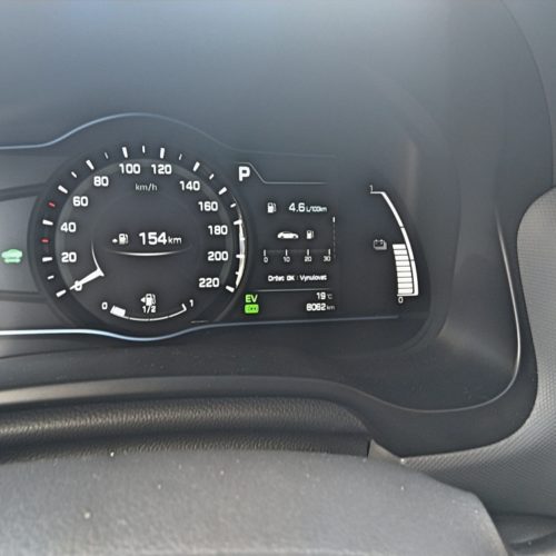Hyundai Ioniq Hybrid přístrojový panel 2