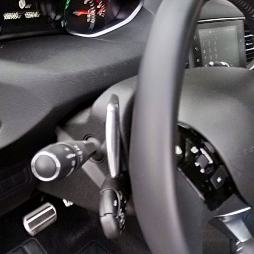 Peugeot 308 ovládání pod volantem