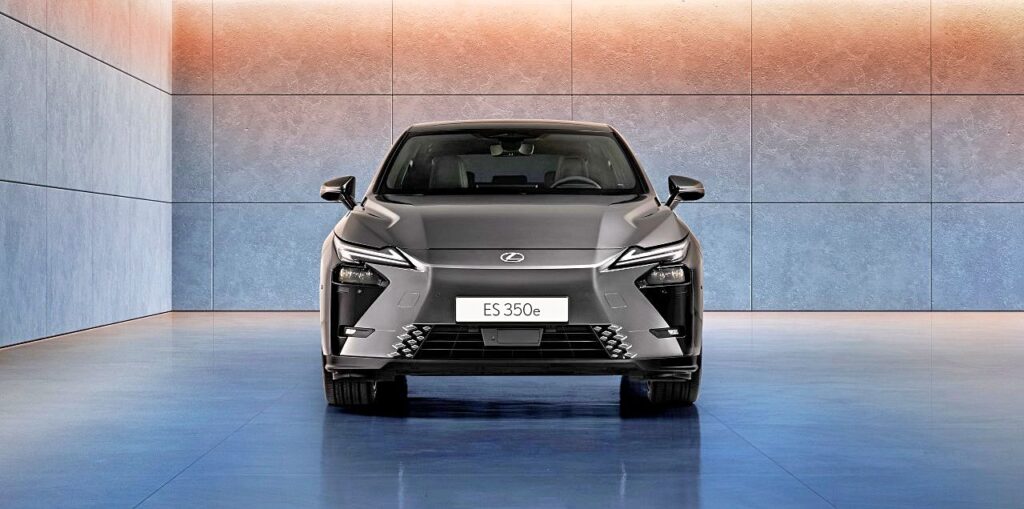 Lexus ES osmé generace přijede příští rok. První obrázky a informace ale už máme